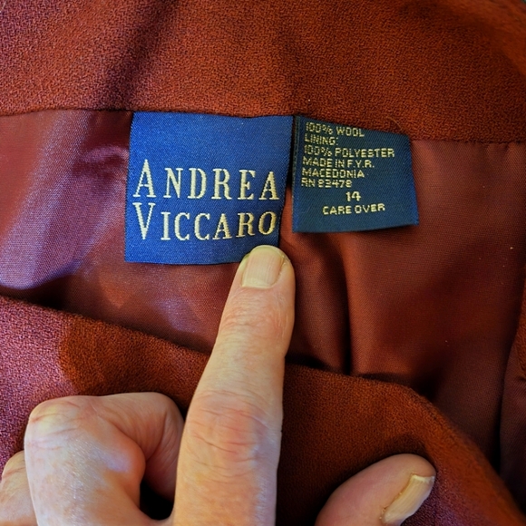 Andrea Viccaro Burgundy & Black Woman's Business Suit, Size 12/14 - Picture 12 of 12